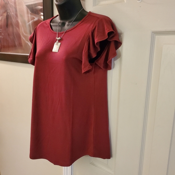Ruffled Sleeve Curved Hemline Top - Picture 4 of 9